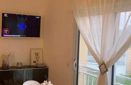 Charming Studio with Balneo Shower, Parking Included - Foto 2