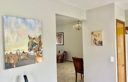 Artsy Home close to USAFA with Fireplace and Patio - Foto 5