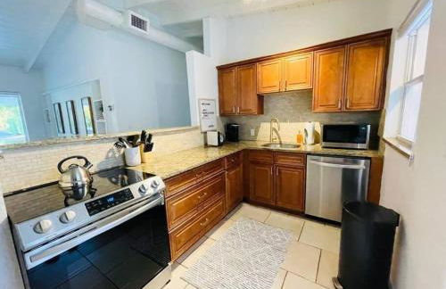 Tropical Oasis House Private Pool Family Yard - Photo 14