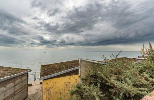 Sunrise Lodge 2-Bedroom Flat EastBeach sleeps 4 - Pass the Keys - Foto 25