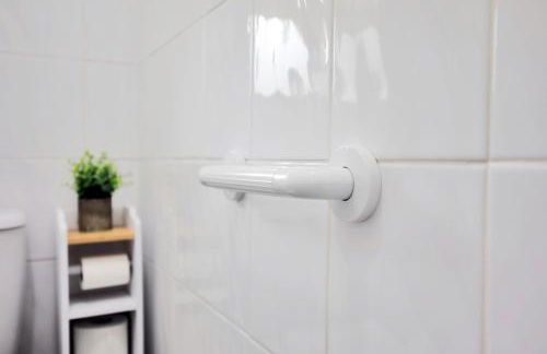 Spacious 3BR by Avalora Shortlets & Serviced Accommodations Queensway with big garden, Near train station - Foto 75