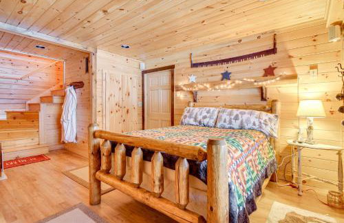 Deck and Fire Pit Secluded Cabin Near Lake Francis! - Foto 15