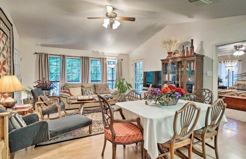 Riverfront Martindale House with 2 Covered Decks - Foto 3