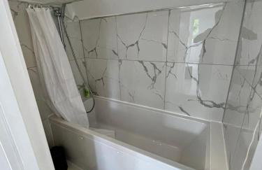 Lovely 2 Bedroom Flat with Roof Terrace in London NW6 - Foto 13