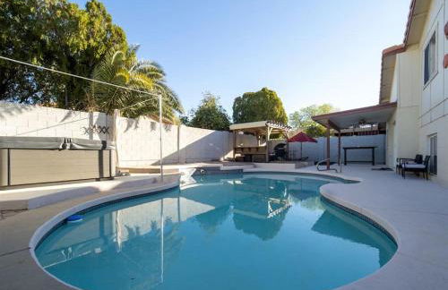 Spacious house with pool heater, hot tub, billiards - Foto 1