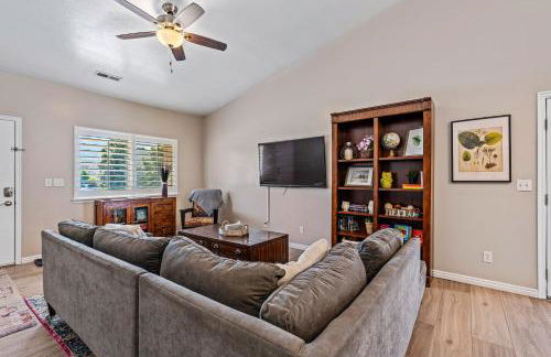 Fully Stocked Home with Hot Tub and Private Yard - Photo 8