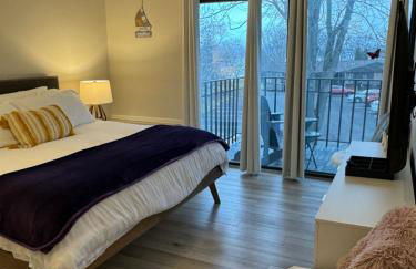 Newly Remodeled Mid-Century Modern Lake Condo - Foto 19