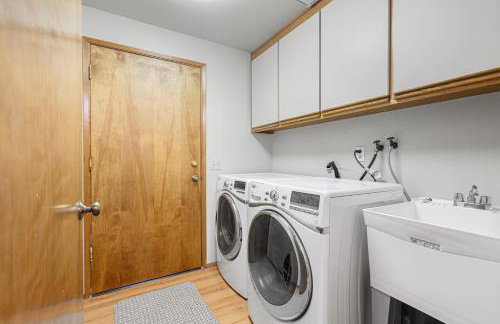 Charming and Spacious House with Relaxing Huge Deck - Foto 31