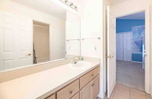 SUPER LUSH- FOAM BEDs w POOL & GAMEs - Foto 19