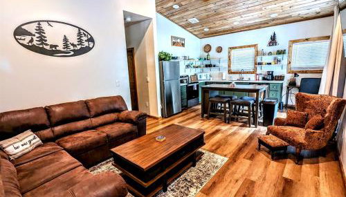 Relax & Recharge in Cozy Pinetop 2BR Retreat - Foto 2