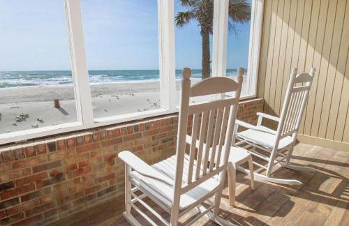 Oceanfront Escape with Private Porch 1st Floor - Foto 2