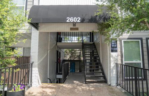 DT DFW Chic Free Parking and Pool In Medical District - Foto 51