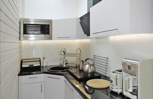 A Comfortable Holiday Home With a Swimming Pool and Jacuzzi in Miedzywodzie - Photo 4