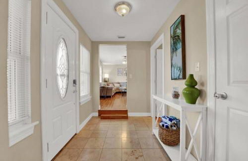 Luxury Bathroom Home with Game Room 25 Mins to PCB - Foto 6