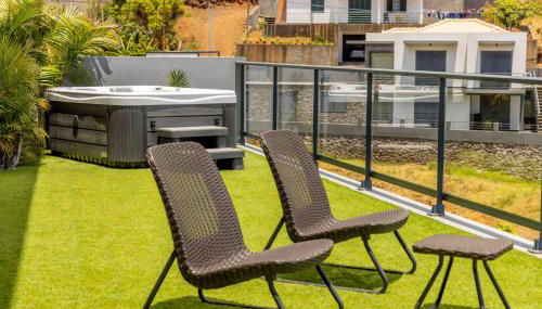 House - sleeps 3 free parking garden & jacuzzi - Photo 3