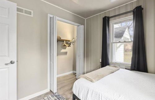 Great Location! Cozy Home with Huge Backyard - Foto 19