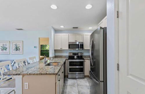 Le Monaco - Romantic 1 BR Condo Steps from 5th Ave S. Chic Coastal Retreat with King Bed and Beach Access. Perfect Location for Couples Near Dining, Shopping, and Naples Beach - Foto 8