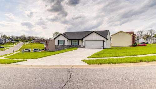 Deck and Outdoor Dining Family Getaway in Dry Ridge - Foto 3