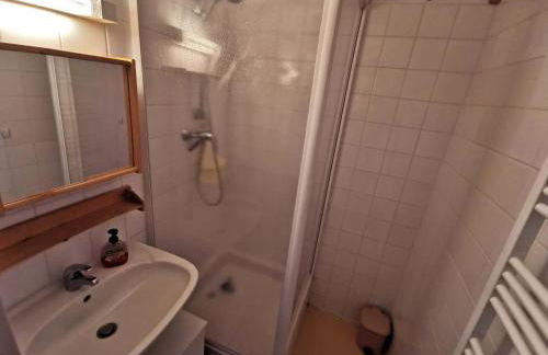 Studio Cabine au Calme, Proche des Pistes et du Centre, Balcon, TV - FR-1-771-68 - Foto 15