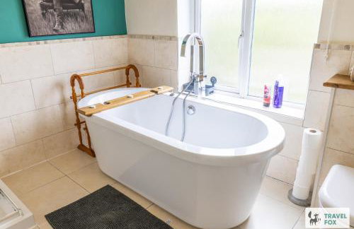 Smithy Bank Cottage - with free parking! - Photo 23