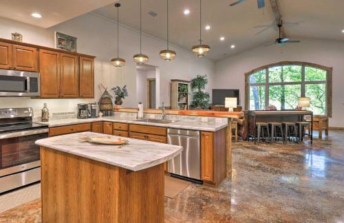 Riverfront Heaven on the White with Covered Patio! - Foto 8