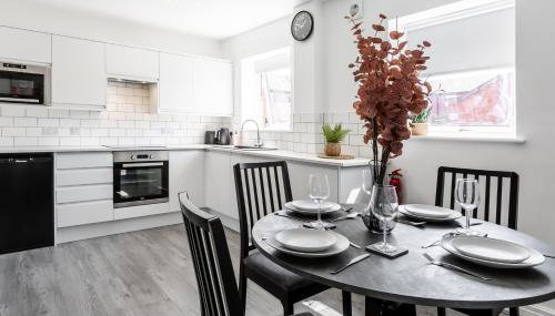 Waterfront 2 Bed Apartment - Free Parking & Wi-Fi - Foto 3