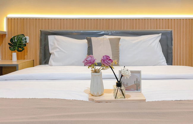 Restful and Homey Studio at LRT City Jatibening Apartment - Photo 1