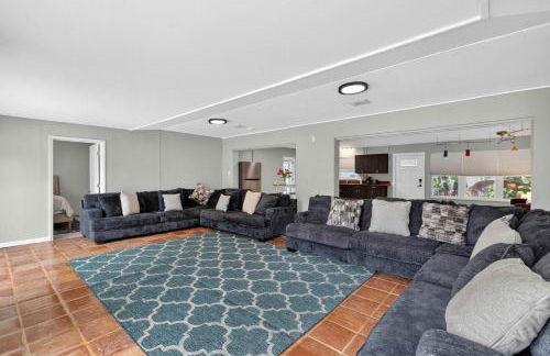 4BR Spacious Paradise - Photo 3