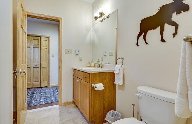 Pocono Paradise by Avantstay Lakeside Retreat, Hot Tub, Game Room, Near Beach - Foto 43