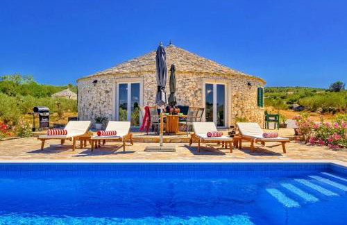 Island Getaway - Heritage House - Photo 1