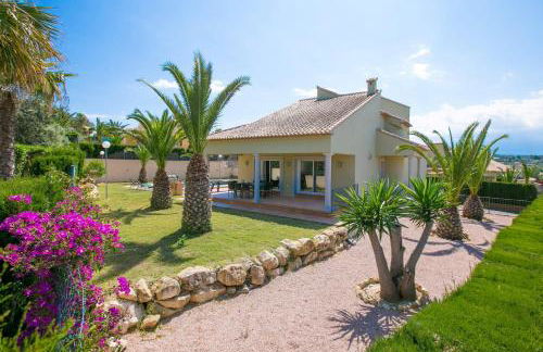 Villa Fresno by Villa Plus - Photo 14