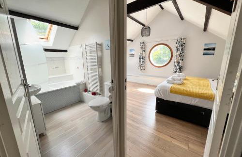 Quai du Val is a Charming Pet and Family Friendly Riverside Gite in Lehon close to Dinan Sleeps 7 - Photo 19