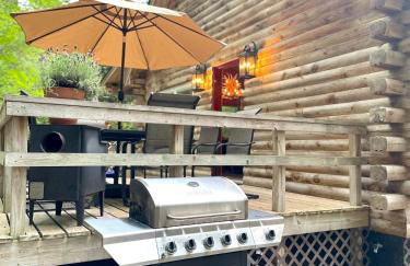 Stylish Forest Lodge with Large Hot Tub, Firepit and Fireplace minutes to Gore Mountain - Foto 55