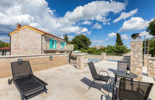 Lovely House Kristina with a pool - Photo 11