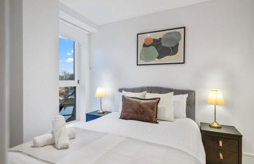 Modern & Cozy 2-Bedroom Apartment plus Parking, Gym, Cinema, Games Room, Workspace - Photo 41