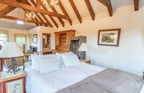 Romantic Carmel Cottage Ocean Country Views - Photo 9