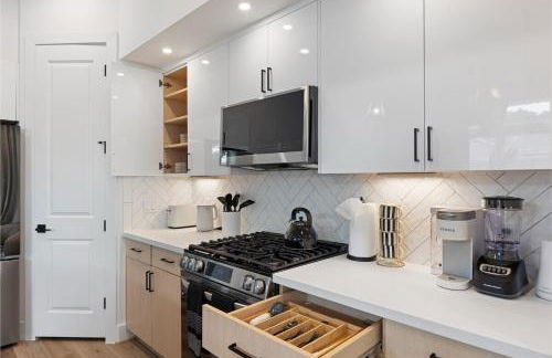 2 Luxury Homes in 1 - Walk to Nightlife & Stadiums - Foto 8