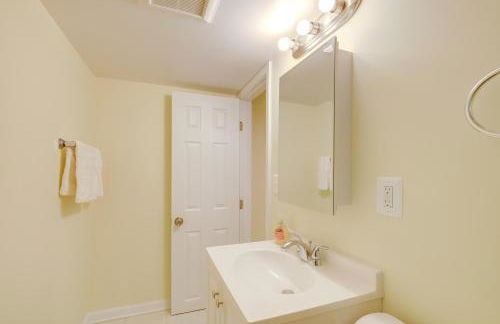 1 Mi to Metro DC Area Apt with Fenced Yard! - Foto 11