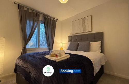 2 Bedroom Ap Close to Woking town with Free Parking - Photo 5