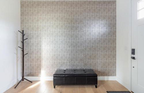 Elegant 3-Story House with Private Backyard in WA - Photo 43