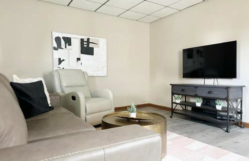 Parkland Home KING 2Bedroom Townhome in Evv - Photo 10