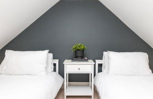 Newly Renovated Modern 3BR Home Near the River Thames - Foto 16