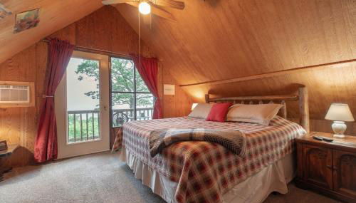 Clouds Cabin - HotTub, Mtn View, Pets - Photo 4