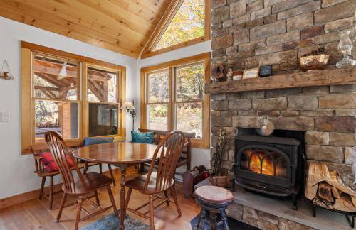 Secluded Cottage with hot tub, fire pit, and views - Foto 8