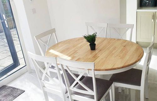 Walnut Flats-F2, 3-Bedroom with Garden & Patio - AC, Parking, Netflix, WIFI - Close to Oxford, Bicester & Blenheim Palace - Foto 10