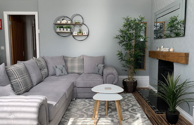 Sea View Apartment in Barmouth - Photo 1