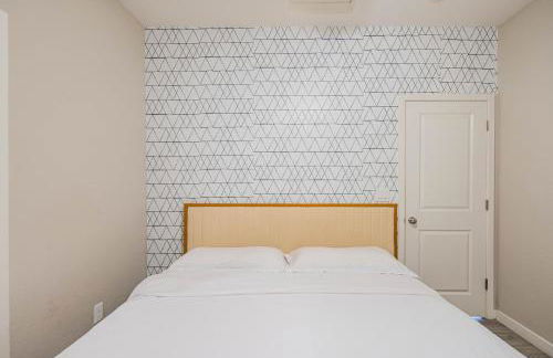 Serene 2BR Home with Premium Beds - Foto 47