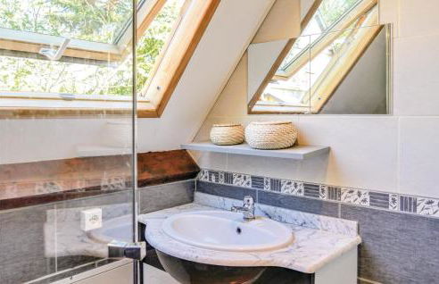 1 Bedroom Cozy Apartment In Vasteville - Foto 6