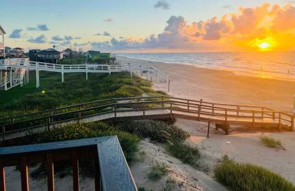 Surfside Beachfront Luxe - Photo 3