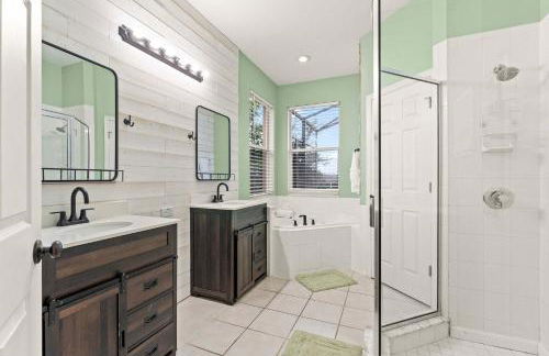 Poolside At Calabay - Home for 9 with Game Room - Foto 19